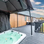 Apartman Family Luxury With Hot Tub York