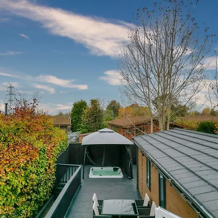 Lägenhet Family Luxury With Hot Tub