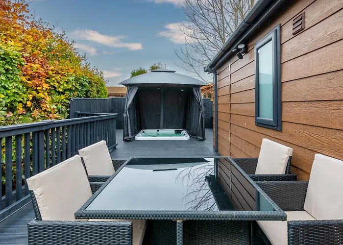 Family Luxury With Hot Tub * York
