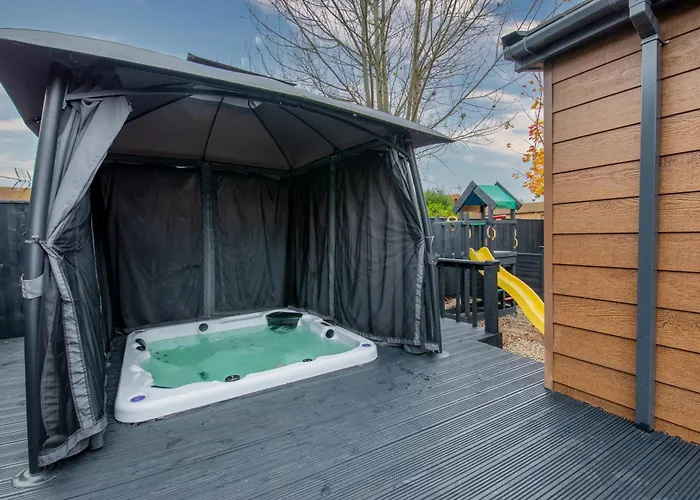 Family Luxury With Hot Tub Apartment