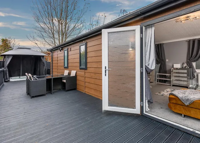 Family Luxury With Hot Tub